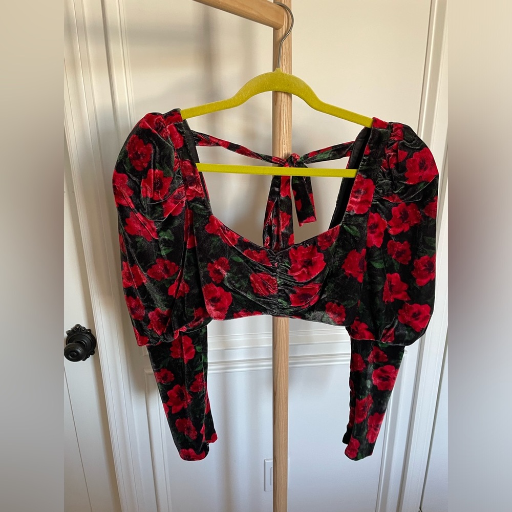 Lovers and Friends Jackie Cropped Top in French Rose Floral - Picture 7 of 8